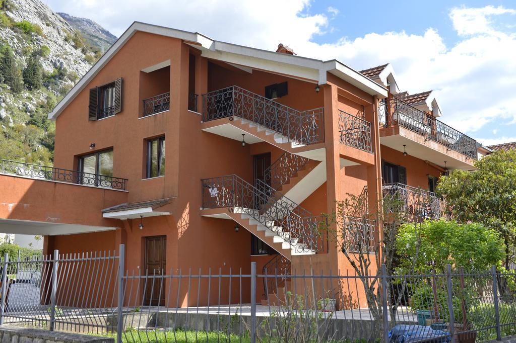 Apartment Damjan Котор Екстер'єр фото
